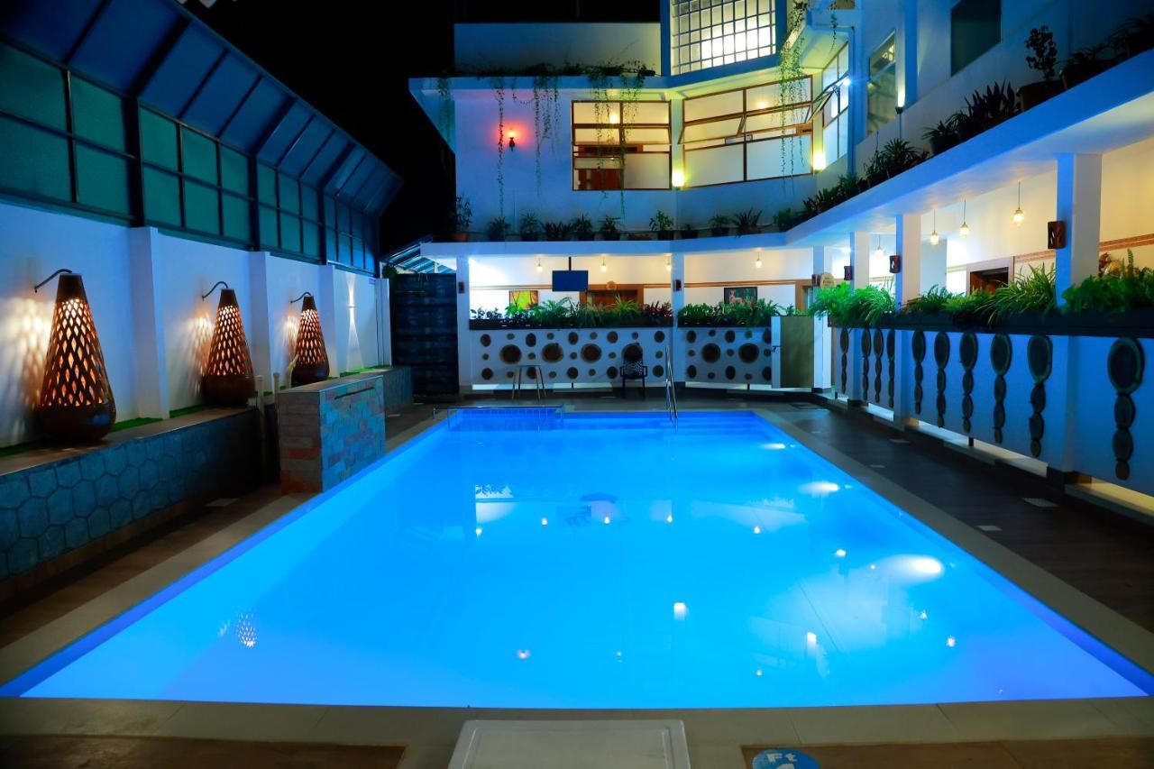 Athirappilly Polaris Resort Kizhake Chālakudi Buitenkant foto