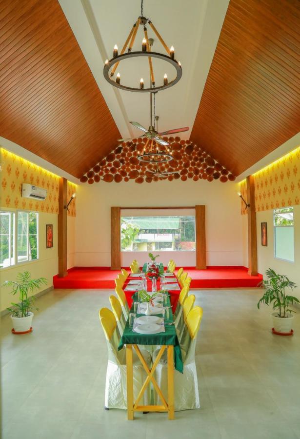 Athirappilly Polaris Resort Kizhake Chālakudi Buitenkant foto