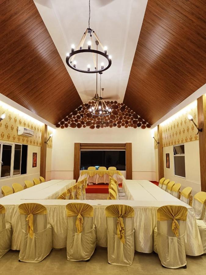 Athirappilly Polaris Resort Kizhake Chālakudi Buitenkant foto